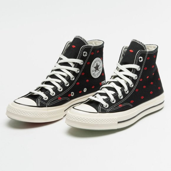 Converse Chuck Taylor All-Star 70 Hi
Embroidered Lips Black Valentine’s Day - Picture 1 of 5